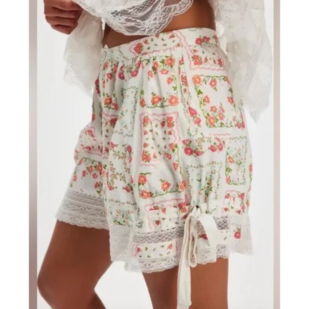 Free People Blue Blooming Lace Shorts Floral Patchwork Bloomers Size 4 NWT - Picture 2 of 9